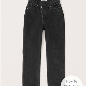NWT. A&F High Rise Dad Jeans.